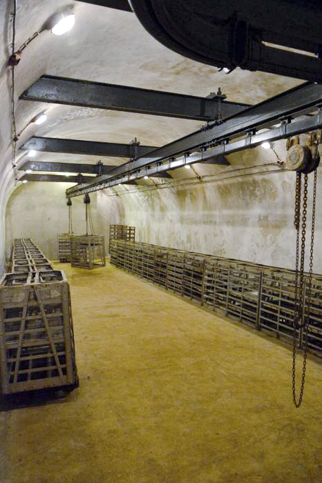 Ligne Maginot - GALGENBERG - A15 - (Ouvrage d'artillerie) - Magasin M1
Alvéole à munition. Les casiers sont destinés aux munitions de 135 mm.