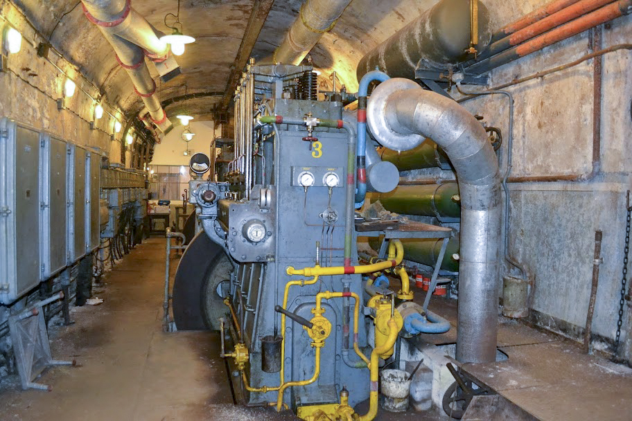 Ligne Maginot - GALGENBERG - A15 - (Ouvrage d'artillerie) - L'usine électrique
Groupe électrogène à moteur SGCM G3VU42 - PAVEL Jan
