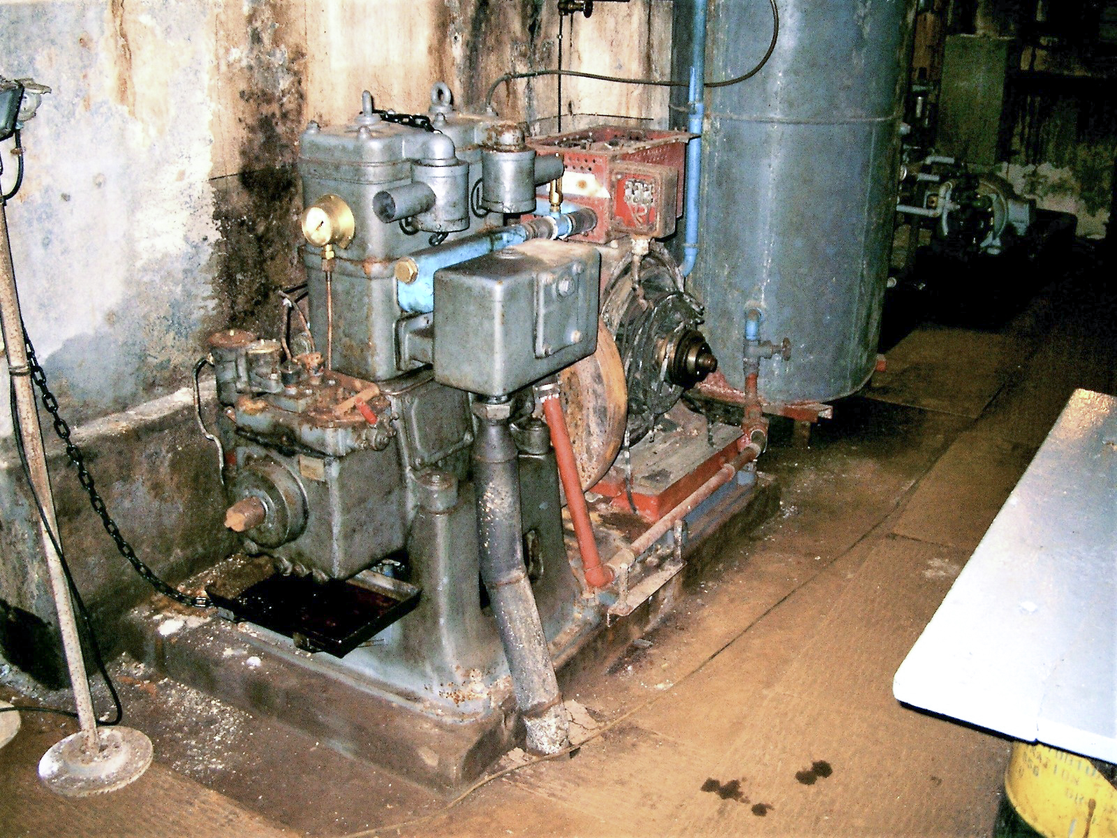 Ligne Maginot - GALGENBERG - A15 - (Ouvrage d'artillerie) - Usine électrique
Moteur CLM avant restauration en cours (2020). - Jules Mathieu