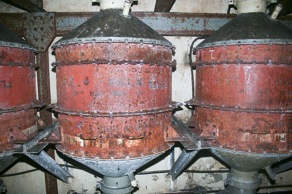 Ligne Maginot - GALGENBERG - A15 - (Ouvrage d'artillerie) - Filtres dans la salle de neutralisation de l'ouvrage - Michel Teiten