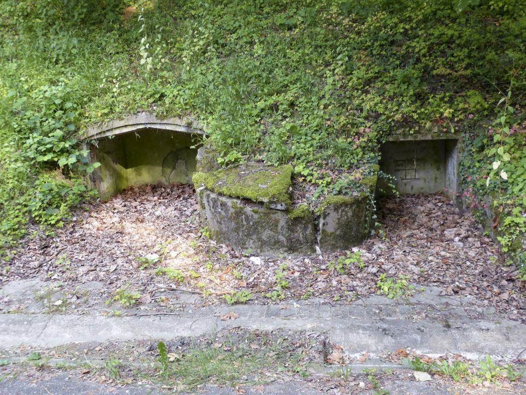 Ligne Maginot - GALGENBERG - A15 - (Ouvrage d'artillerie) - Niches de stockage des mines et barbelés devant l’entrée des munitions - Frédéric Balland