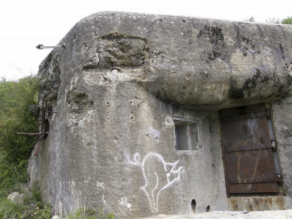 Ligne Maginot - COL DES BANQUETTES (EO7) - (Abri actif) - Le bloc 1
 - LOVINY Alain