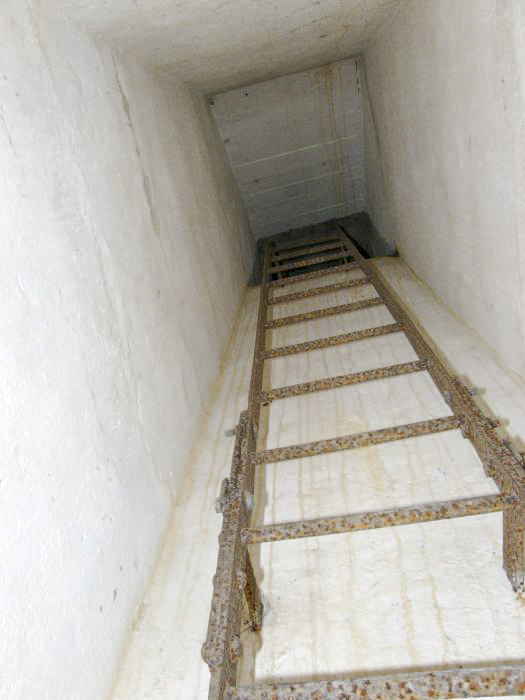 Ligne Maginot - COL DES BANQUETTES (EO7) - (Abri actif) - Accès à la cheminée d'évacuation - LOVINY Alain