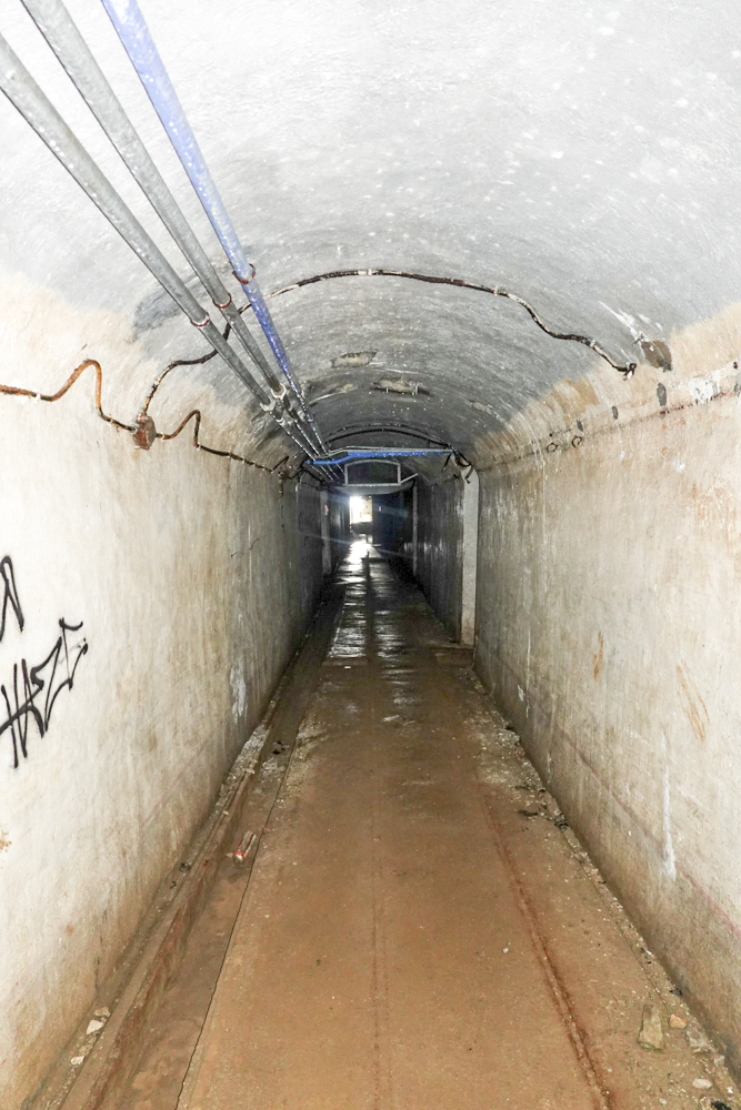 Ligne Maginot - RESTEFOND - (Ouvrage d'artillerie) - Galerie principale depuis l'entrée  - Michel Teiten