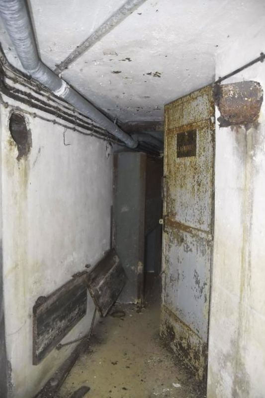 Ligne Maginot - OBERHEIDE - A14 - (Ouvrage d'infanterie) - Couloir vers la chambre de tir nord, avec à droite les latrines - D.Froehly