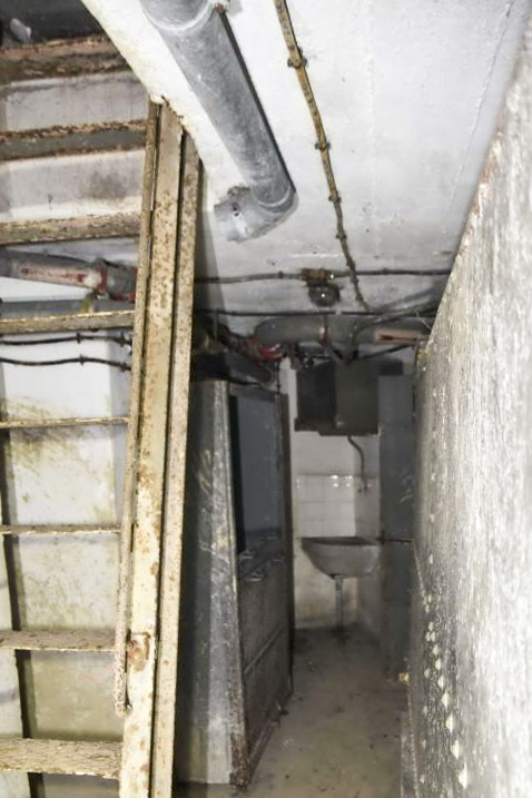 Ligne Maginot - OBERHEIDE - A14 - (Ouvrage d'infanterie) - Casemate nord, escalier vers la cloche basse. - D.Froehly