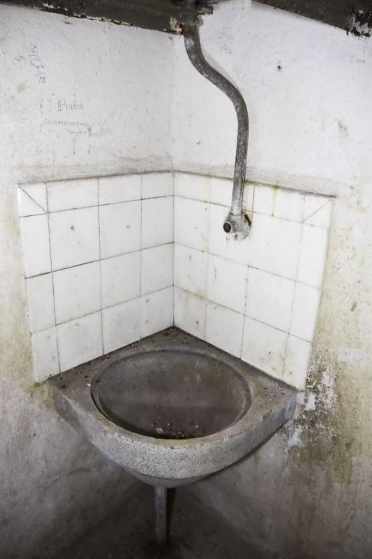 Ligne Maginot - OBERHEIDE - A14 - (Ouvrage d'infanterie) - Chambre des hommes, près de la cloche GFM nord basse -Lavabos se trouvant dans le couloir - D.Froehly