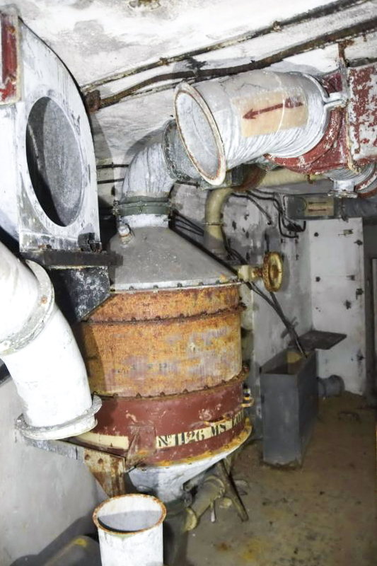 Ligne Maginot - OBERHEIDE - A14 - (Ouvrage d'infanterie) - Filtre et ventilation dans la chambre de la cloche GFM nord (haute) - D.Froehly