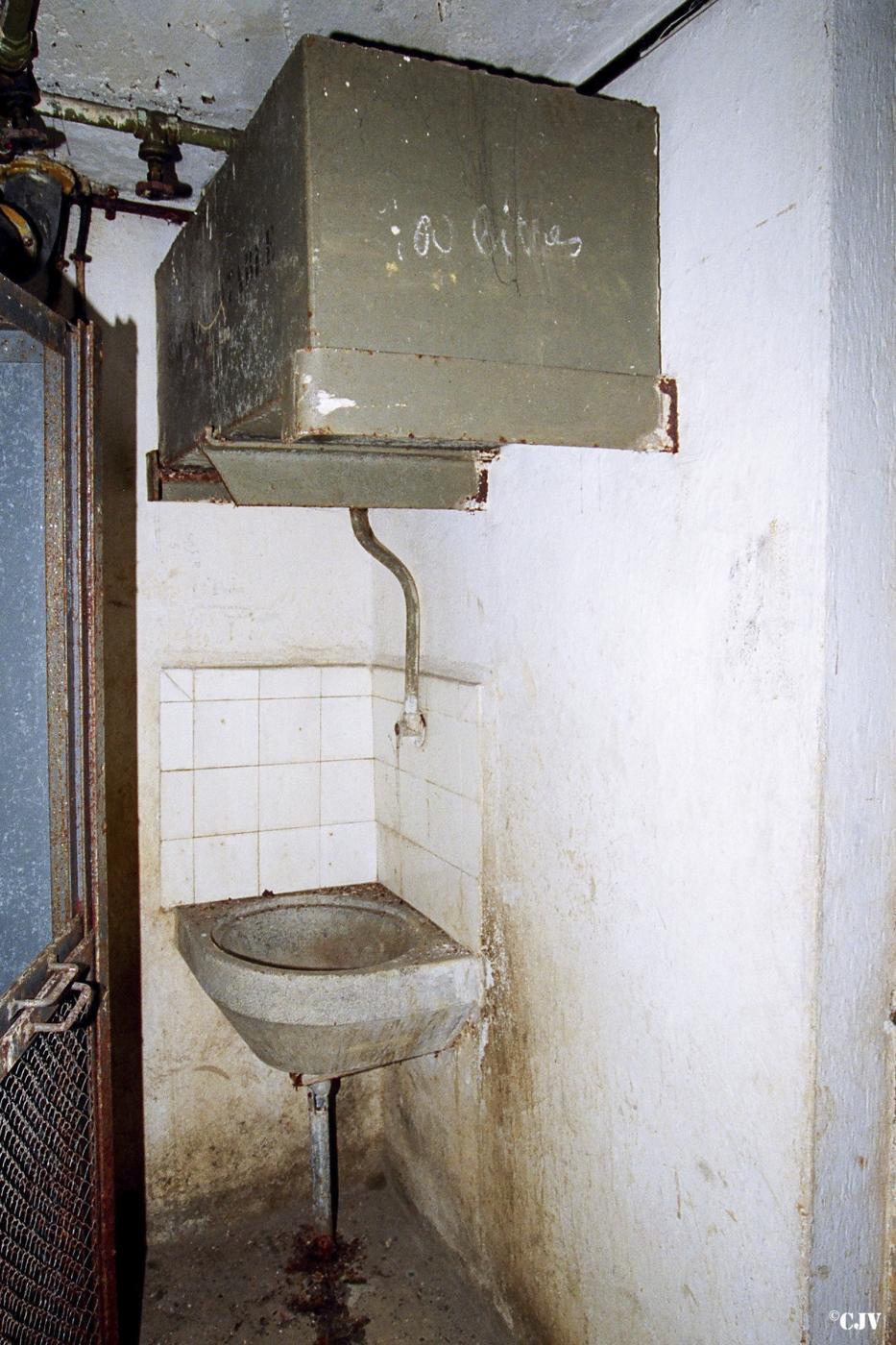 Ligne Maginot - OBERHEIDE - A14 - (Ouvrage d'infanterie) - Lavabos se trouvant dans le couloir - Lia VERMEULEN