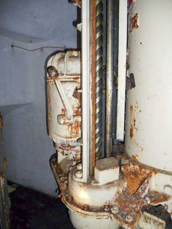 Ligne Maginot - OBERHEIDE - A14 - (Ouvrage d'infanterie) - Le pied du monte-charge des munitions vers la chambre de tir de la tourelle. - Jules Mathieu