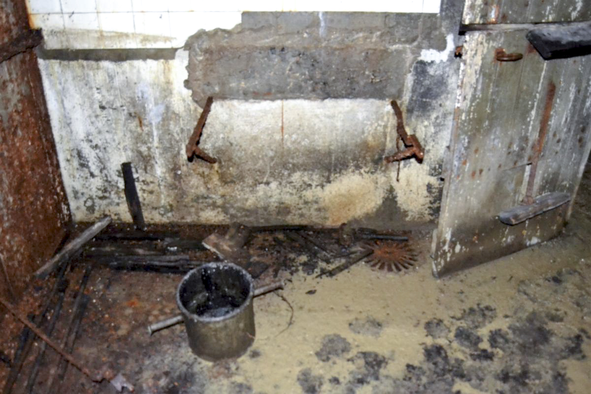 Ligne Maginot - OBERHEIDE - A14 - (Ouvrage d'infanterie) - La cuisinière s'est 'évaporée' à l'époque où l'ouvrage était ouvert à tous les vents.
2016 - Jules MATHIEU