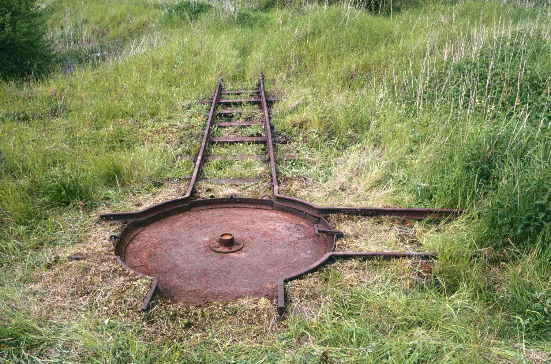 Ligne Maginot - VF60 - ANTENNE DE L'OUVRAGE D'ANZELING - (RESEAU - Voie 60 - Antenne ou rocade ferroviaire) - DEPOTOIR ANZELING 
La plaque tournante donnant accès au dépotoir de l'ouvrage d'Anzeling - Gérard MANSUY