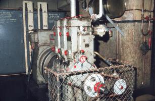 Ligne Maginot - SENTZICH - A16 - (Ouvrage d'infanterie) - Usine électrique
Un moteurs avec le réservoir journalier