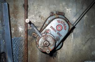 Ligne Maginot - METRICH (ABRI SUD DE) - X16 - (Abri) - Coffre Ouest
Le treuil dans le cage d'escalier
