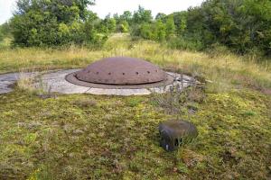 Ligne Maginot - MOLVANGE - A9 - (Ouvrage d'artillerie) - Bloc 5
Tourelle de 75mm R32.
Cette tourelle a été démontée par l'armée en 2006 au profit du musée de Fermont.