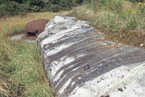 Ligne Maginot - MOLVANGE - A9 - (Ouvrage d'artillerie) - Bloc 6
Cloche GFM.
Noter les crochets utilisés pour accrocher des filets de camouflage.