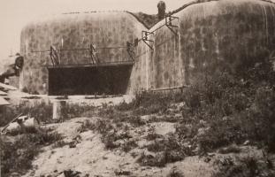 Ligne Maginot - METRICH - A17 - (Ouvrage d'artillerie) - Le bloc 8 
Tourelle de 75 mm et casemate d'infanterie en 1940