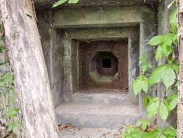 Ligne Maginot - METRICH - A17 - (Ouvrage d'artillerie) - Bloc 15
Un des deux créneaux FM prévus pour la défense rapprochée du bloc