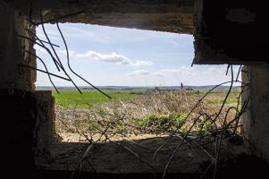 Ligne Maginot - CEZF-217 - BELLE FONTAINE - (Blockhaus lourd type STG / STG-FCR - Simple) - A l'intérieur:
Le créneau de tir de l'intérieur...Vue sur son champ de tir.