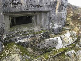 Ligne Maginot - DB319 - LA MARCHIERE - (Blockhaus pour canon) - Détail sur le créneau
On peut remarquer une petite cuvette de récupération devant le créneau