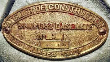 Ligne Maginot - Mortier de 81mm mle 32 - Plaque de fabrication sur l'affut de l'un des mortiers du bloc 1 de l'ouvrage de Rimplas.
Musée de Saumur