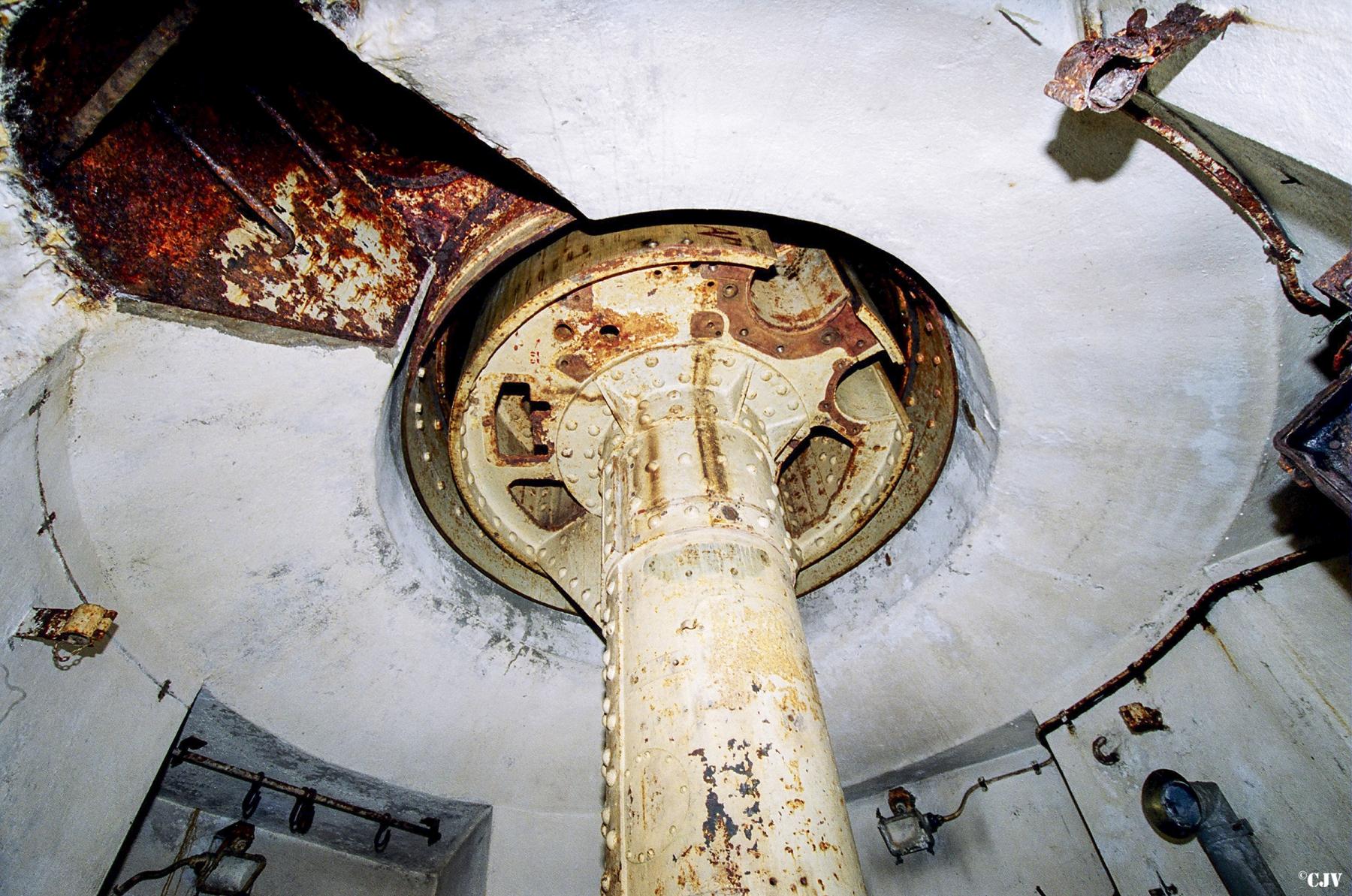Ligne Maginot - COUME - A 31 - (Ouvrage d'infanterie) - Bloc 2
Tourelle de mitrailleuses
Etage intermédiaire - Lia VERMEULEN