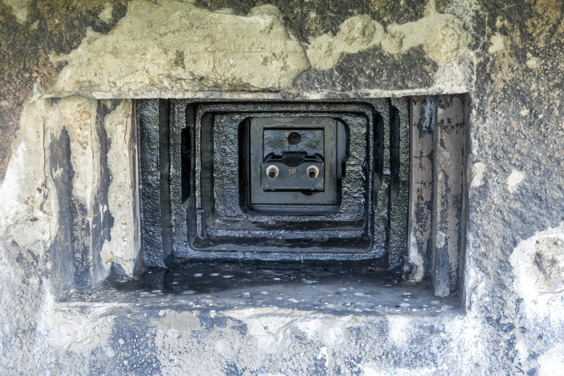 Ligne Maginot - OBERROEDERN SUD - RIEFFEL - (Casemate d'infanterie - Double) - Chambre de tir nord
Créneau JM - Michel Teiten