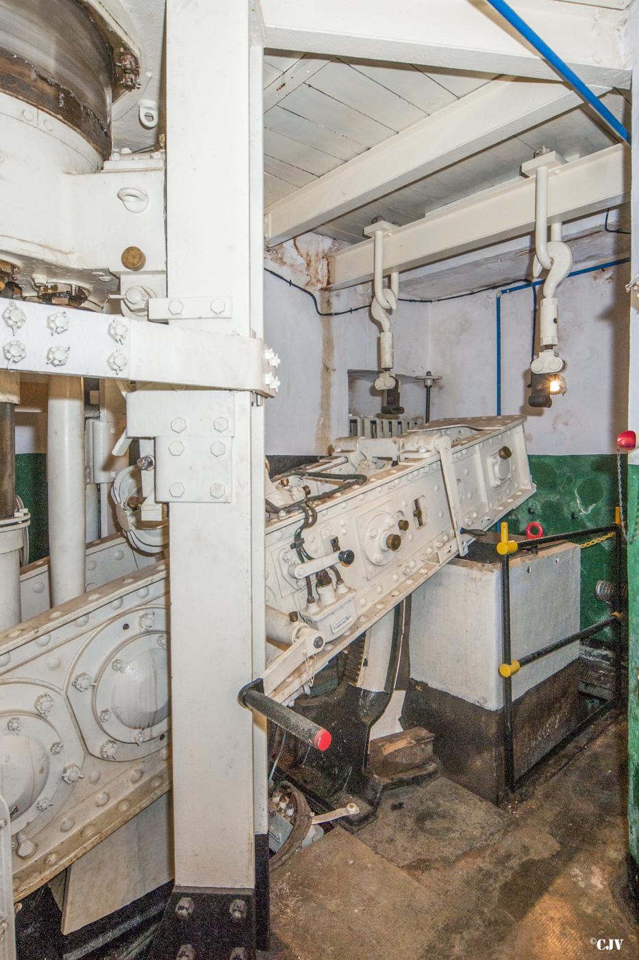 Ligne Maginot - IMMERHOF - A10 (Ouvrage d'infanterie) - Bloc 3
Etage inférieur
Le balancier de la tourelle - Lia VERMEULEN