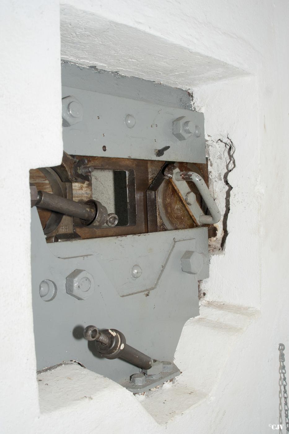 Ligne Maginot - IMMERHOF - A10 - (Ouvrage d'infanterie) - Bloc d'entrée
Créneau pour la défense de l'entrée - Lia VERMEULEN