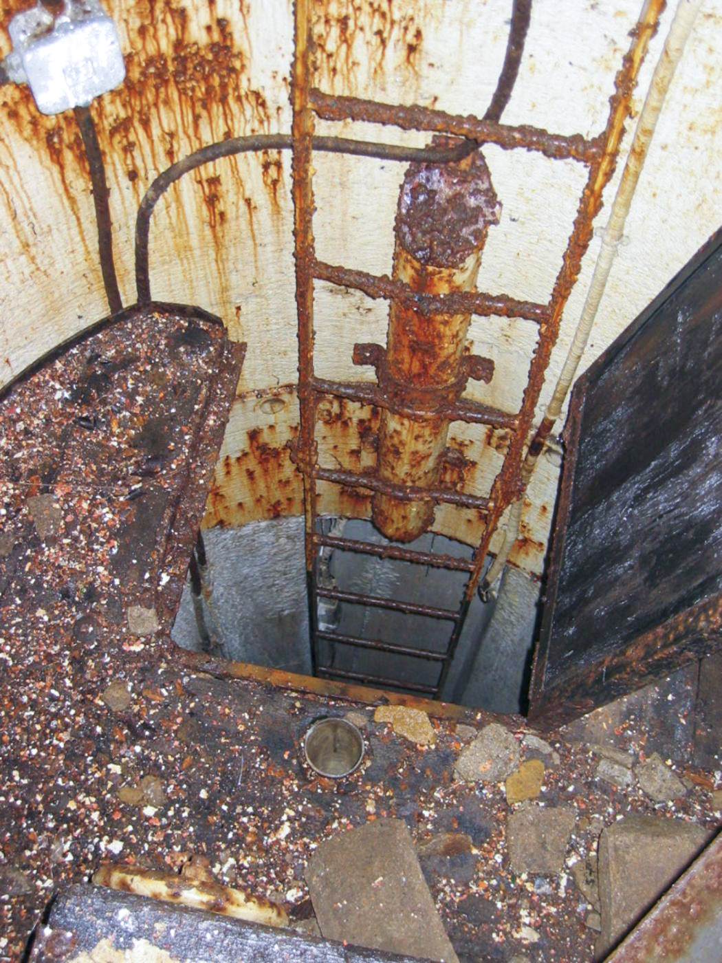 Ligne Maginot - MOLVANGE - A9 - (Ouvrage d'artillerie) - Bloc 4
Dans la cloche GFM du bloc - Michel Teiten