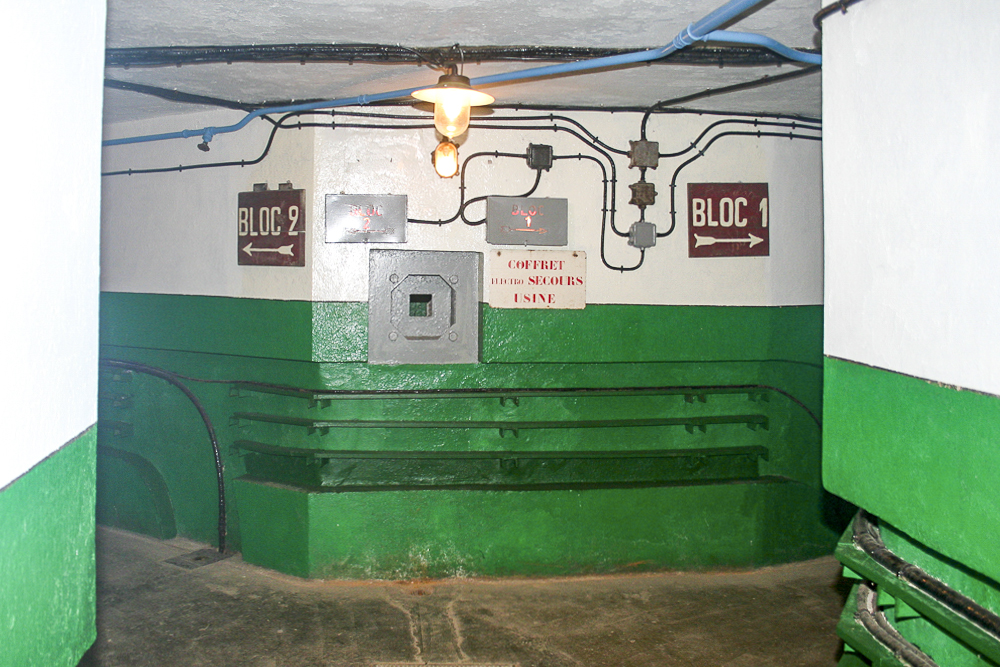 Ligne Maginot - IMMERHOF - A10 - (Ouvrage d'infanterie) - Entre les blocs 1 et 2
Le créneau FM prend la galerie principale en enfilade - Michel Teiten