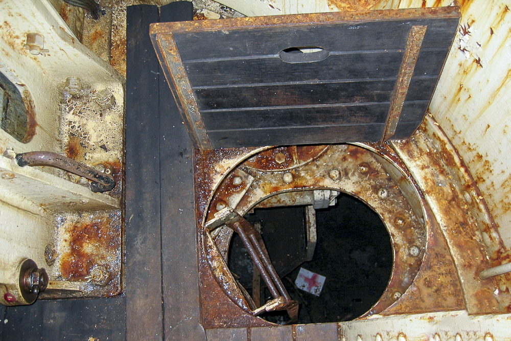 Ligne Maginot - SOETRICH - A11 - (Ouvrage d'artillerie) - Bloc 6
Trappe d'accès à la chambre de tir de la tourelle - Michel Teiten