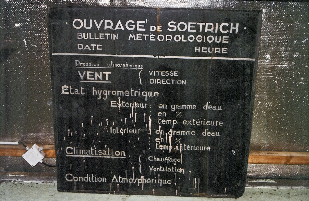 Ligne Maginot - SOETRICH - A11 - (Ouvrage d'artillerie) - PC de l’ouvrage
Bulletin météo de l'ouvrage
Exposé dans le musée de l'ouvrage de Fermont - Michel Teiten