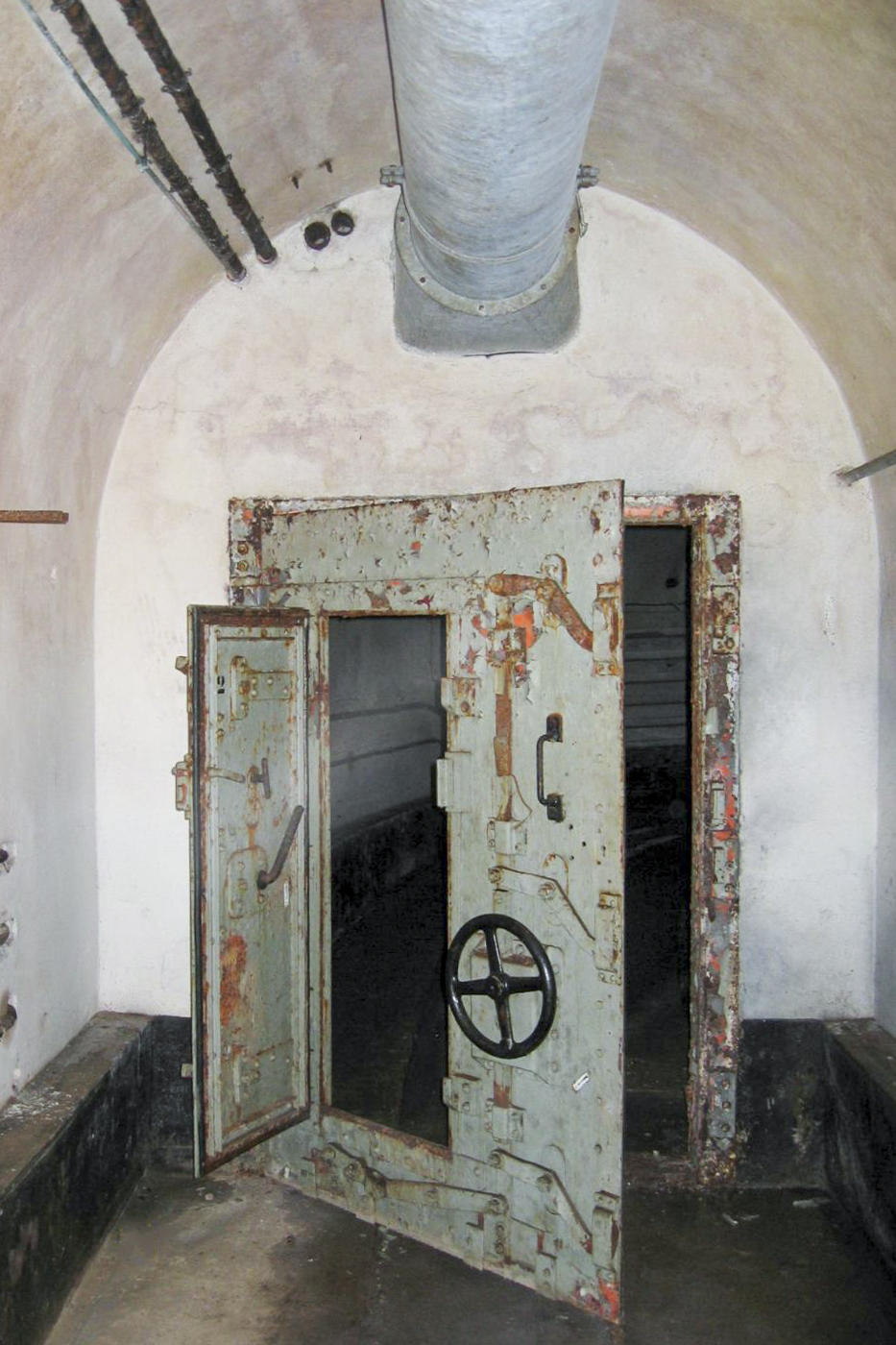 Ligne Maginot - SOETRICH - A11 - (Ouvrage d'artillerie) - Bloc 6
Sas d'entrée du bloc - Michel Teiten