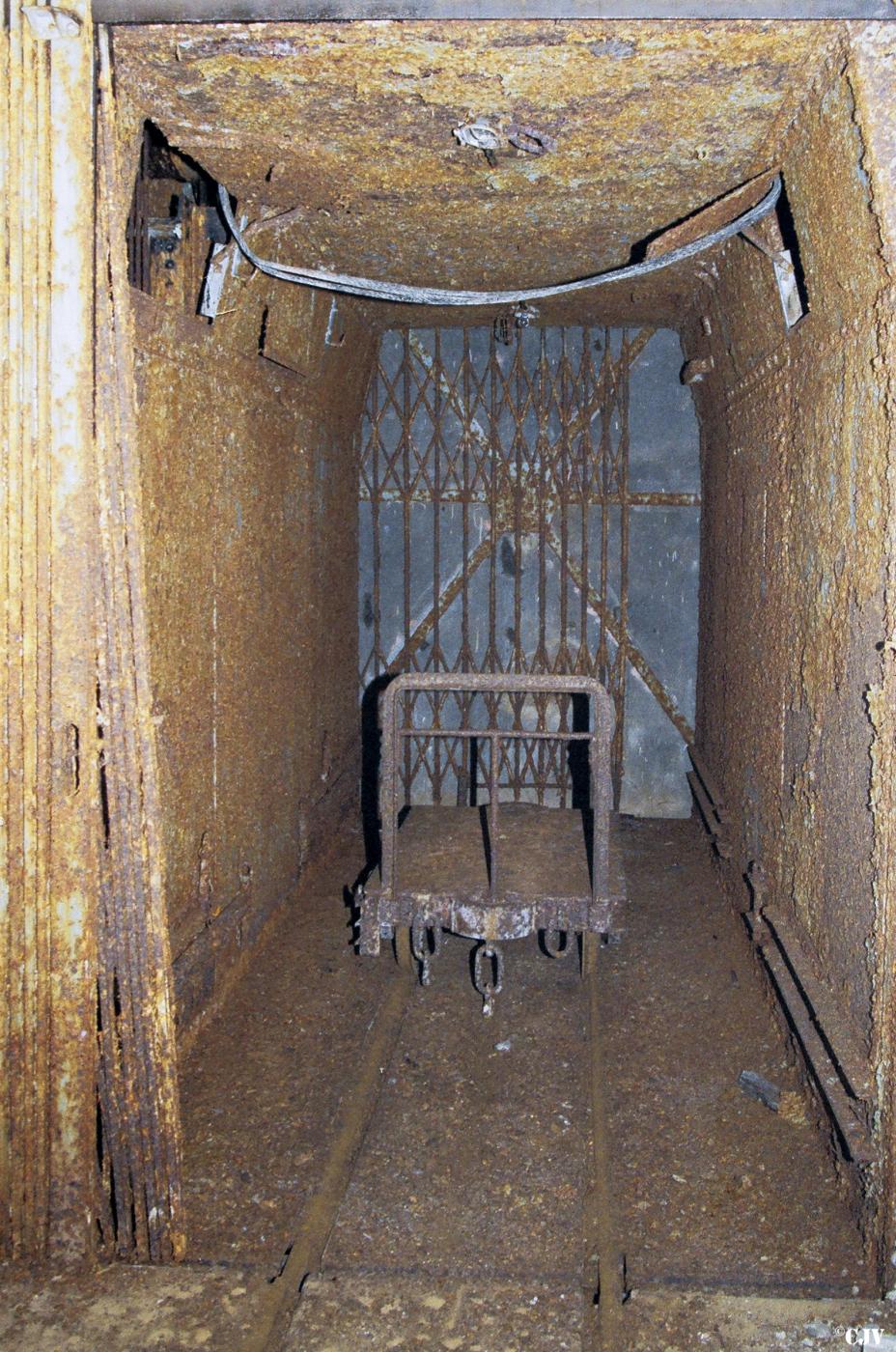 Ligne Maginot - SOETRICH - A11 - (Ouvrage d'artillerie) - Entrée munitions
Le monte-charge - Lia VERMEULEN