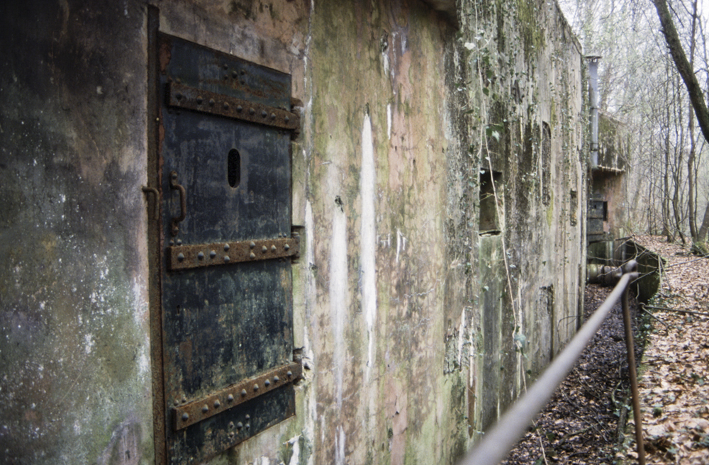 Ligne Maginot - MONT DES WELCHES - X25 - (Abri) - Entrée gauche de l'abri et fossé diamant - Michel Teiten