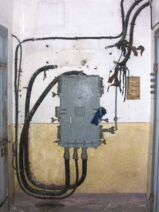 Ligne Maginot - BILMETTE - X26 - (Abri) - Répartiteur téléphonique
L'importance du répartiteur est lié au fait que l'abri est inséré sur l'une des nappes raccordant l'ouvrage voisin du Michelsberg au réseau téléphonique souterrain - Pascal LAMBERT