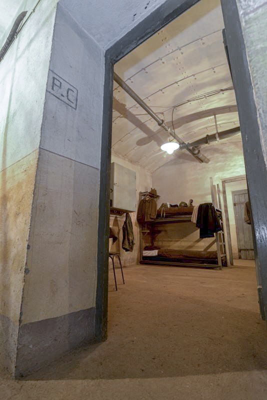 Ligne Maginot - BILMETTE - X26 - (Abri) - La chambre des officiers, l'avantage c'est qu'ils avaient le privilège d'avoir des lits individuels pour plus de confort... - Patrimoine en Images