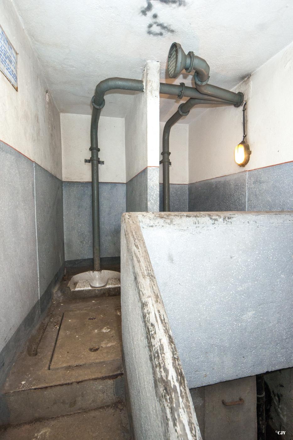 Ligne Maginot - BILMETTE - X26 - (Abri) - Les latrines de l'abri - Lia VERMEULEN