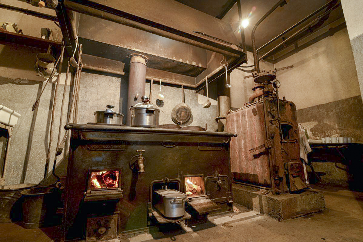 Ligne Maginot - BILMETTE - X26 - (Abri) - La cuisine de l'abri
La cuisinière 'Type 0 Bis'  - Patrimoine en Images