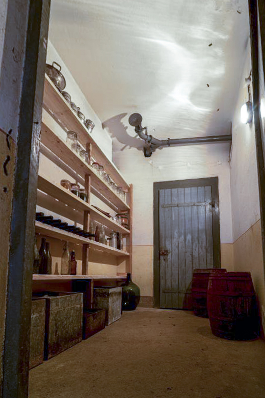 Ligne Maginot - BILMETTE - X26 - (Abri) - La réserve servant pour le stockage des vivres, effectivement il faut bien nourrir les 80 hommes qui occupaient l'abri. - Patrimoine en Images