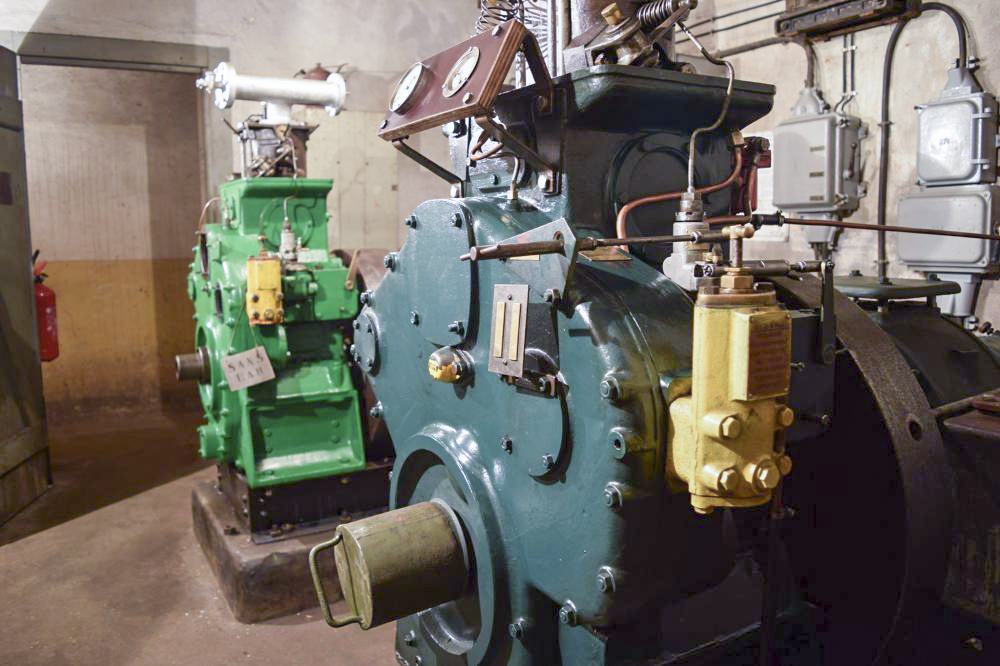 Ligne Maginot - BILMETTE - X26 - (Abri) - Les deux groupes électrogènes Supdi de l'usine électrique - NOEL Yves - AOM 22 juin