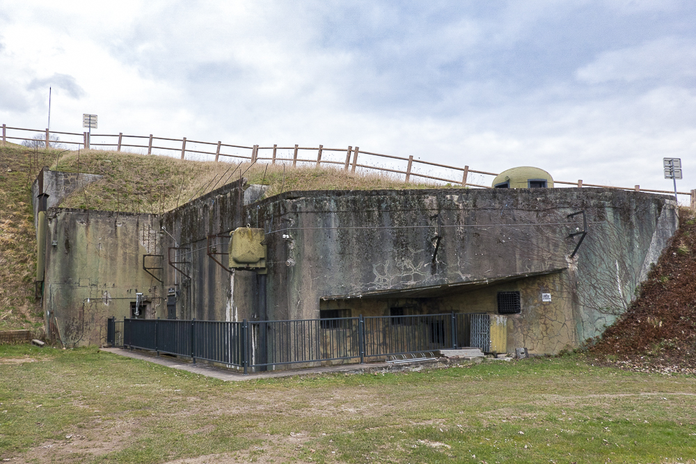 Ligne Maginot - SENTZICH - A16 - (Ouvrage d'infanterie) - Casemate sud et entrée principale de l'ouvrage - Michel Teiten