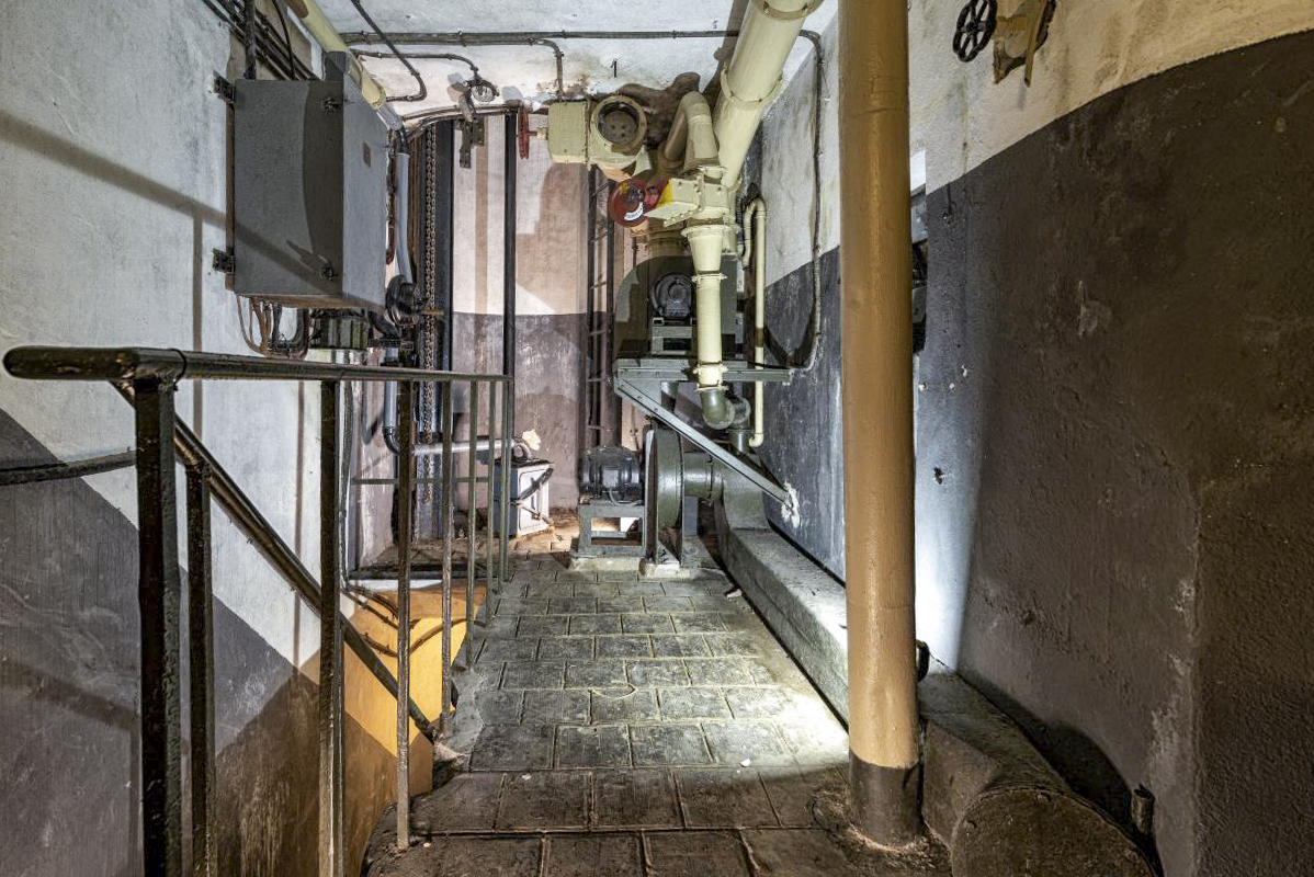 Ligne Maginot - SENTZICH - A16 - (Ouvrage d'infanterie) -  Encore dans le bloc Sud au niveau de la cloche GFM (Guet fusil-mitrailleur). - Patrimoine en Images