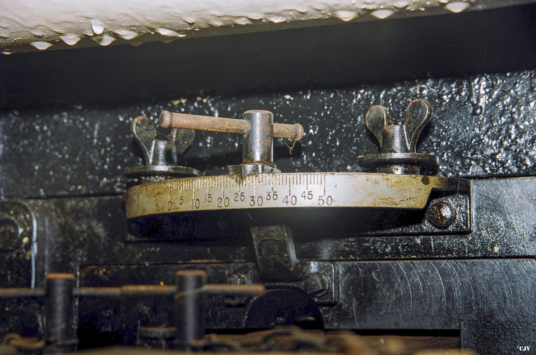 Ligne Maginot - SENTZICH - A16 - (Ouvrage d'infanterie) - Casemate Sud
Circulaire de pointage du jumelage de mitrailleuses Reibel MAC 31 - Lia VERMEULEN
