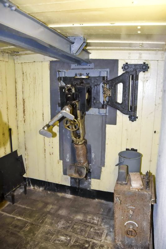 Ligne Maginot - SENTZICH - A16 - (Ouvrage d'infanterie) - Casemate Nord 
Chambre de tir, créneau pour mitrailleuse Reibel - D.Froehly