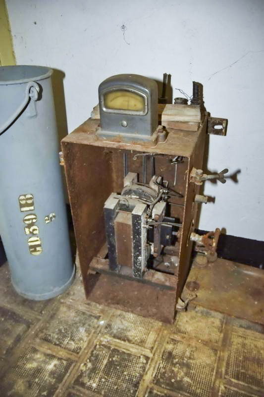 Ligne Maginot - SENTZICH - A16 - (Ouvrage d'infanterie) - Le coffret d'alimentation du projecteur extérieur blindé  - D.Froehly