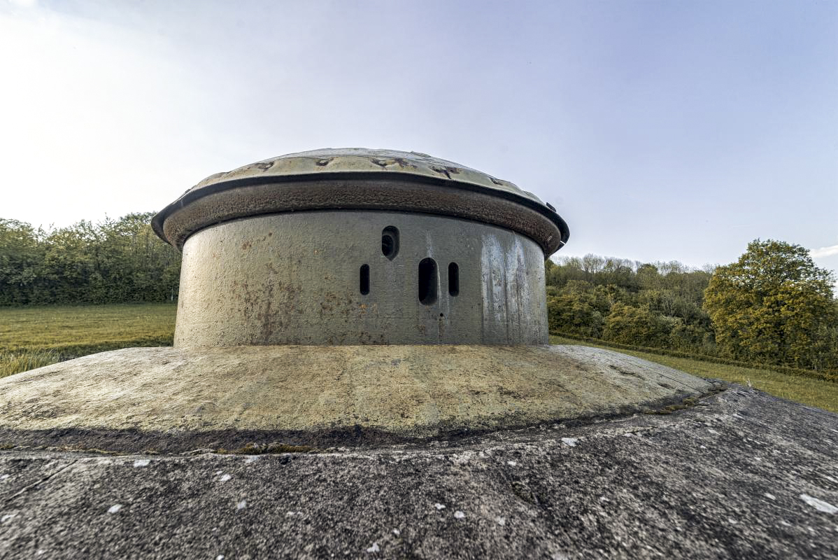 Ligne Maginot - SENTZICH - A16 - (Ouvrage d'infanterie) - Le toit du bloc Nord avec la tourelle de mitrailleuses en position 'batterie'. - Patrimoine en Images