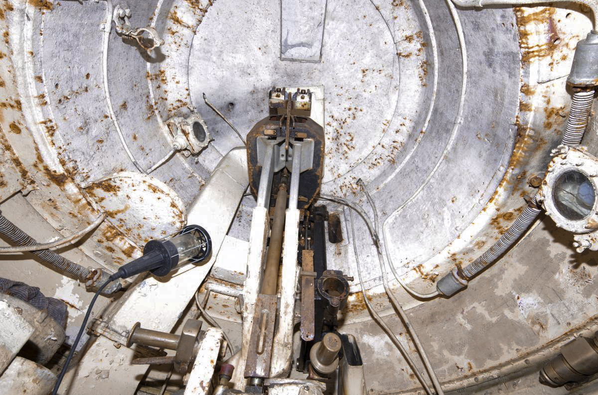 Ligne Maginot - SENTZICH - A16 - (Ouvrage d'infanterie) - Tourelle mitrailleuse
Etage supérieur
Vue par la trappe d'accès de la chambre de tir - AURET Vincent
