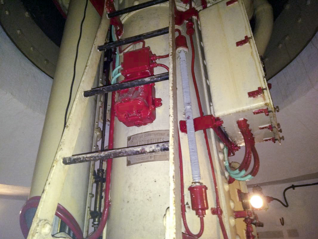 Ligne Maginot - SENTZICH - A16 - (Ouvrage d'infanterie) - Etage intermédiaire de la tourelle
Echelle pour accéder dans la chambre de tir de la tourelle - Erwan Fichet